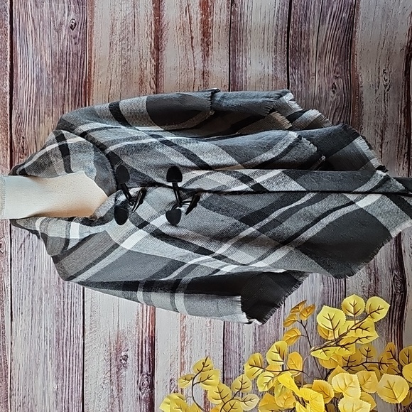 APT. 9 GRAY PLAID PONCHO HOUNDSTOOTH FRONT CLOSURE - Picture 2 of 11